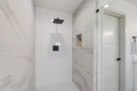 Bath - 4646 E Vernon Ave, Phoenix, AZ 85008 photo 4 of 6