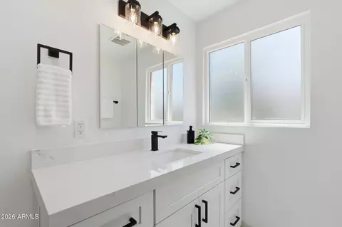 Bath - 4646 E Vernon Ave, Phoenix, AZ 85008 photo 5 of 6