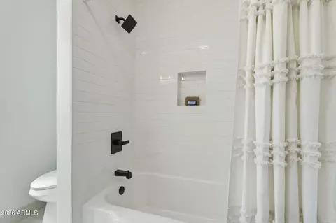 Bath - 4646 E Vernon Ave, Phoenix, AZ 85008 photo 6 of 6