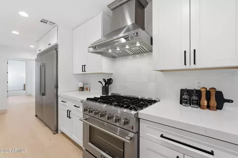 Kitchen - 4646 E Vernon Ave, Phoenix, AZ 85008 photo 5 of 6