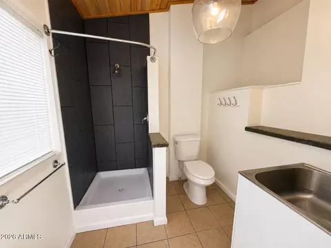 Bath - 199 W Santee St, Globe, AZ 85501 photo 3 of 3