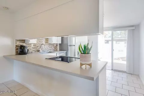 Kitchen - 926 N Date --, Mesa, AZ 85201 photo 2 of 2