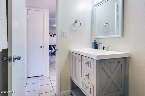 Bath - 926 N Date --, Mesa, AZ 85201 photo 2 of 4