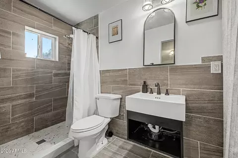 Bath - 17432 N 20th St, Phoenix, AZ 85022 photo 1 of 3