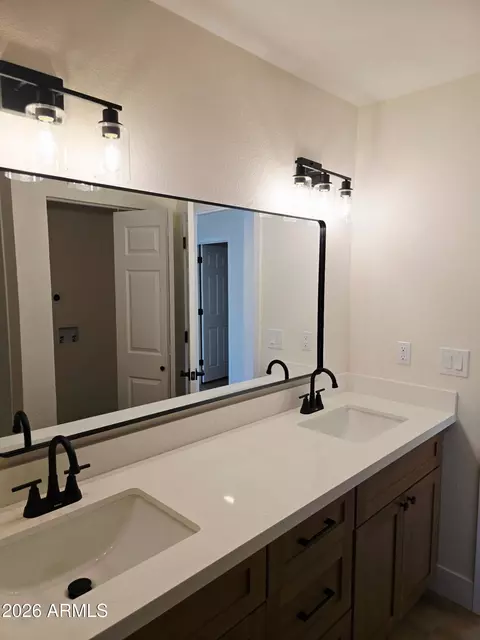 Bath - 1031 E Lilac Dr, Tempe, AZ 85288 photo 2 of 5