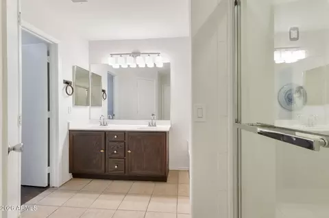 Bath - 1740 E Francisco Dr, Phoenix, AZ 85042 photo 3 of 5