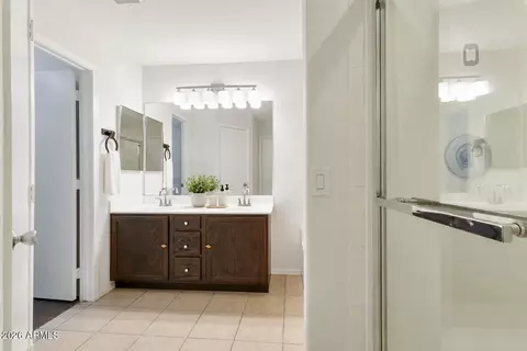 Bath - 1740 E Francisco Dr, Phoenix, AZ 85042 photo 2 of 5