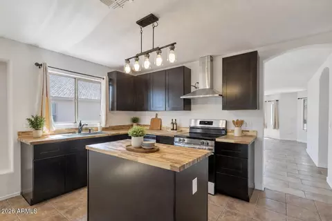 Kitchen - 1740 E Francisco Dr, Phoenix, AZ 85042 photo 1 of 2