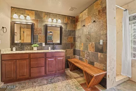 Bath - 2092 E Lance Dr, Payson, AZ 85541 photo 1 of 3