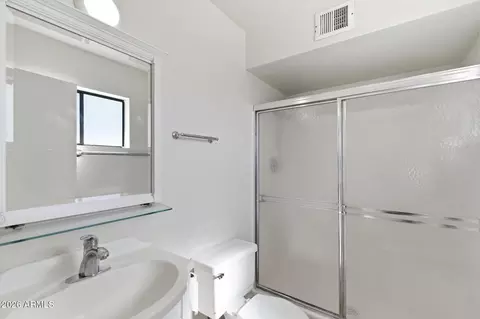 Bath - 17626 N 34th St, Phoenix, AZ 85032 photo 1 of 2