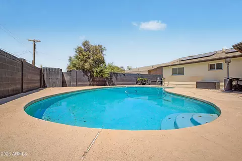 Exterior - 3701 W Echo Ln, Phoenix, AZ 85051 photo 8 of 9