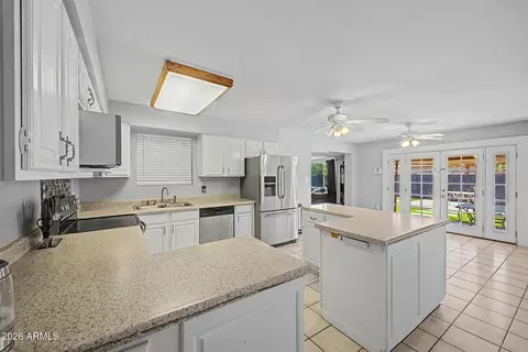 Kitchen - 3701 W Echo Ln, Phoenix, AZ 85051 photo 1 of 2