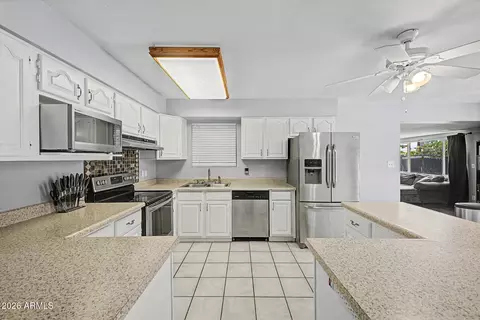 Kitchen - 3701 W Echo Ln, Phoenix, AZ 85051 photo 2 of 2