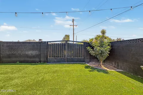 Exterior - 3701 W Echo Ln, Phoenix, AZ 85051 photo 3 of 9