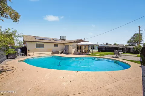 Exterior - 3701 W Echo Ln, Phoenix, AZ 85051 photo 6 of 9