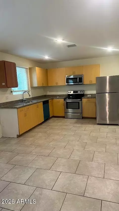 Kitchen - 2828 E Chipman Rd, Phoenix, AZ 85040 photo 2 of 2