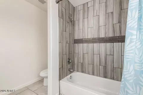 Bath - 2828 E Chipman Rd, Phoenix, AZ 85040 photo 2 of 4