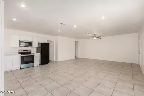 Living - 2828 E Chipman Rd, Phoenix, AZ 85040 photo 4 of 4