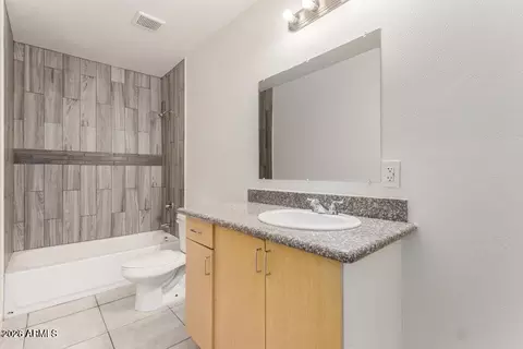 Bath - 2828 E Chipman Rd, Phoenix, AZ 85040 photo 3 of 4