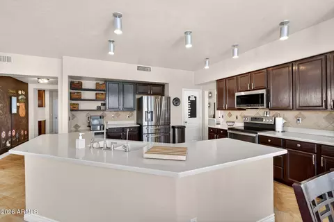 Kitchen - 1880 E Commerce Ave, Gilbert, AZ 85234 photo 3 of 6