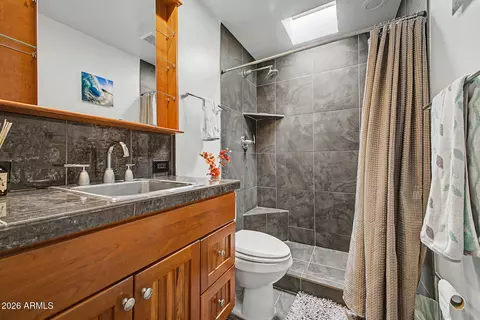 Bath - 4401 N 40th St #6, Phoenix, AZ 85018 photo 2 of 2
