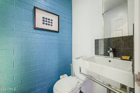 Bath - 4401 N 40th St #6, Phoenix, AZ 85018 photo 1 of 2