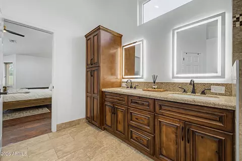 Bath - 2142 E Desoto Way, Gilbert, AZ 85234 photo 3 of 6