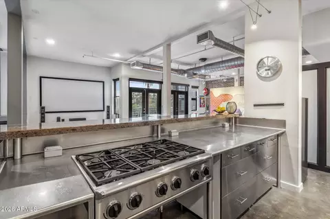 Kitchen - 914 E Osborn Rd #202, Phoenix, AZ 85014 photo 3 of 4
