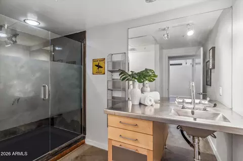 Bath - 914 E Osborn Rd #202, Phoenix, AZ 85014 photo 3 of 3