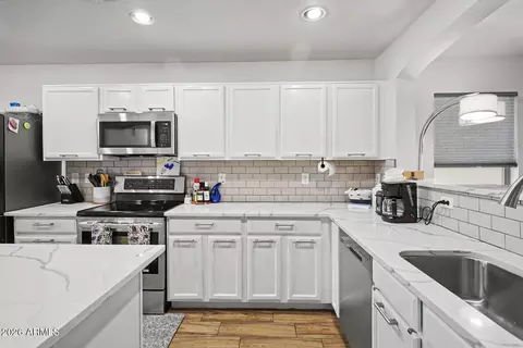 Kitchen - 2946 S Mandy Cir, Mesa, AZ 85212 photo 2 of 2