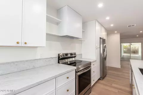 Kitchen - 829 E Desert Park Ln, Phoenix, AZ 85020 photo 3 of 3