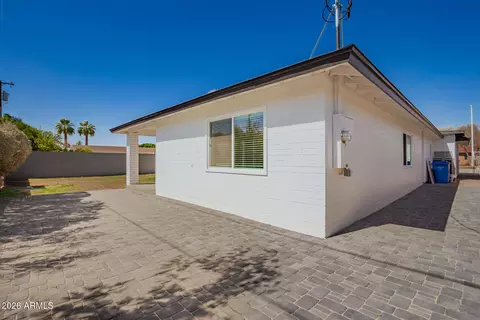 Exterior - 829 E Desert Park Ln, Phoenix, AZ 85020 photo 3 of 7