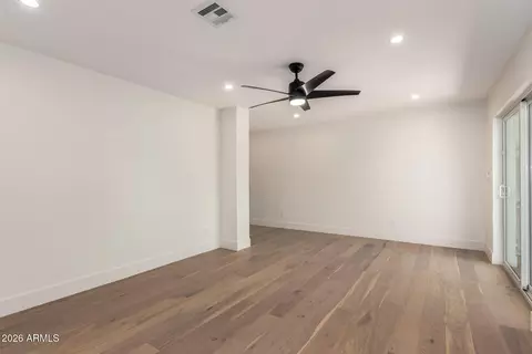 Living - 829 E Desert Park Ln, Phoenix, AZ 85020 photo 10 of 10
