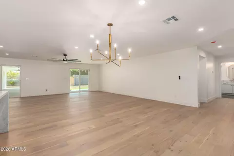 Living - 829 E Desert Park Ln, Phoenix, AZ 85020 photo 5 of 10