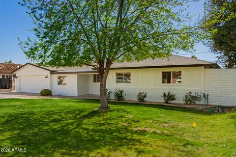 Exterior - 829 E Desert Park Ln, Phoenix, AZ 85020 photo 1 of 7
