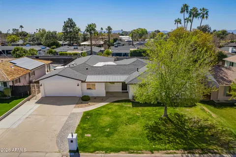 View/Area - 829 E Desert Park Ln, Phoenix, AZ 85020 photo 1 of 2