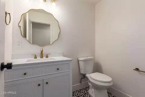 Bath - 829 E Desert Park Ln, Phoenix, AZ 85020 photo 5 of 6