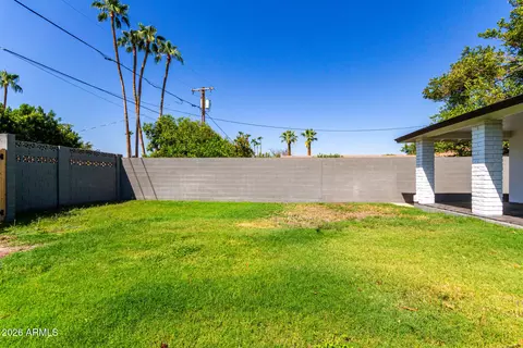 Exterior - 829 E Desert Park Ln, Phoenix, AZ 85020 photo 4 of 7