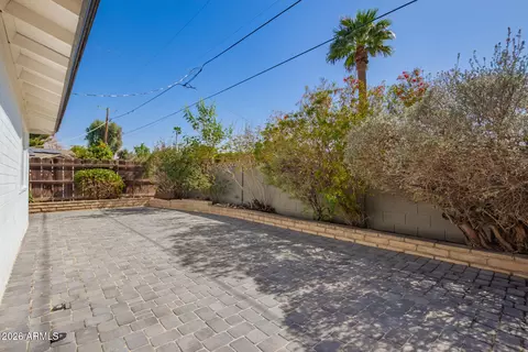 Exterior - 829 E Desert Park Ln, Phoenix, AZ 85020 photo 5 of 7