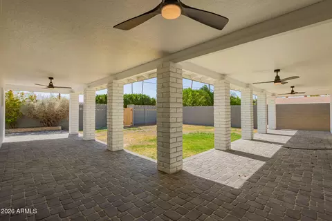 Exterior - 829 E Desert Park Ln, Phoenix, AZ 85020 photo 2 of 7
