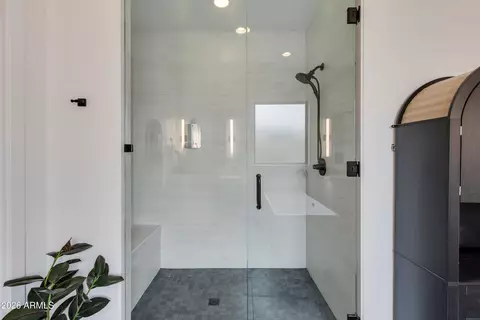 Bath - 5513 E Verde Ln, Phoenix, AZ 85018 photo 2 of 6