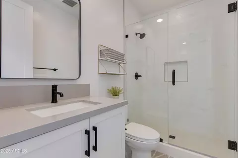 Bath - 5513 E Verde Ln, Phoenix, AZ 85018 photo 3 of 6