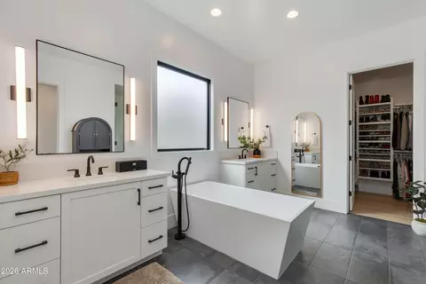 Bath - 5513 E Verde Ln, Phoenix, AZ 85018 photo 1 of 6