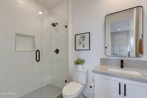 Bath - 5513 E Verde Ln, Phoenix, AZ 85018 photo 5 of 6