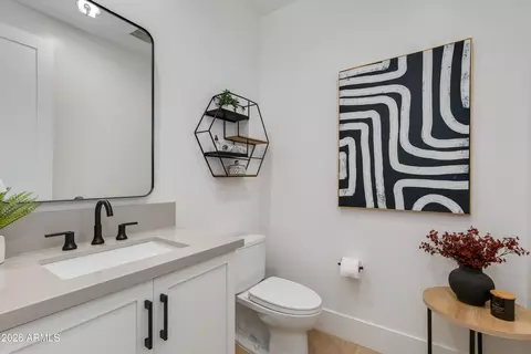 Bath - 5513 E Verde Ln, Phoenix, AZ 85018 photo 6 of 6