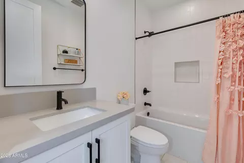 Bath - 5513 E Verde Ln, Phoenix, AZ 85018 photo 4 of 6