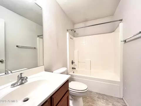 Bath - 4875 E Cedar Dr, Rimrock, AZ 86335 photo 2 of 2