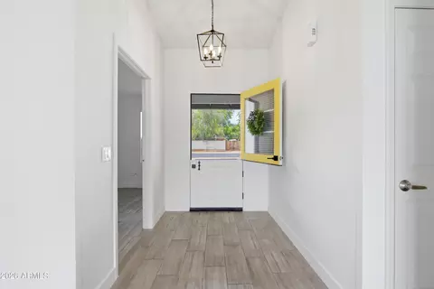 Entry Way - 5131 E Dallas St, Mesa, AZ 85205 photo 3 of 5