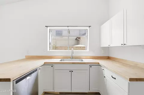 Kitchen - 5131 E Dallas St, Mesa, AZ 85205 photo 2 of 5
