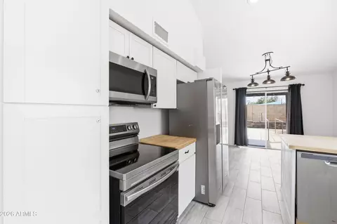 Kitchen - 5131 E Dallas St, Mesa, AZ 85205 photo 3 of 5